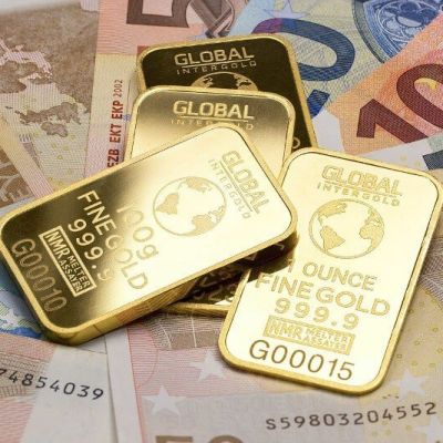 How much to invest in gold